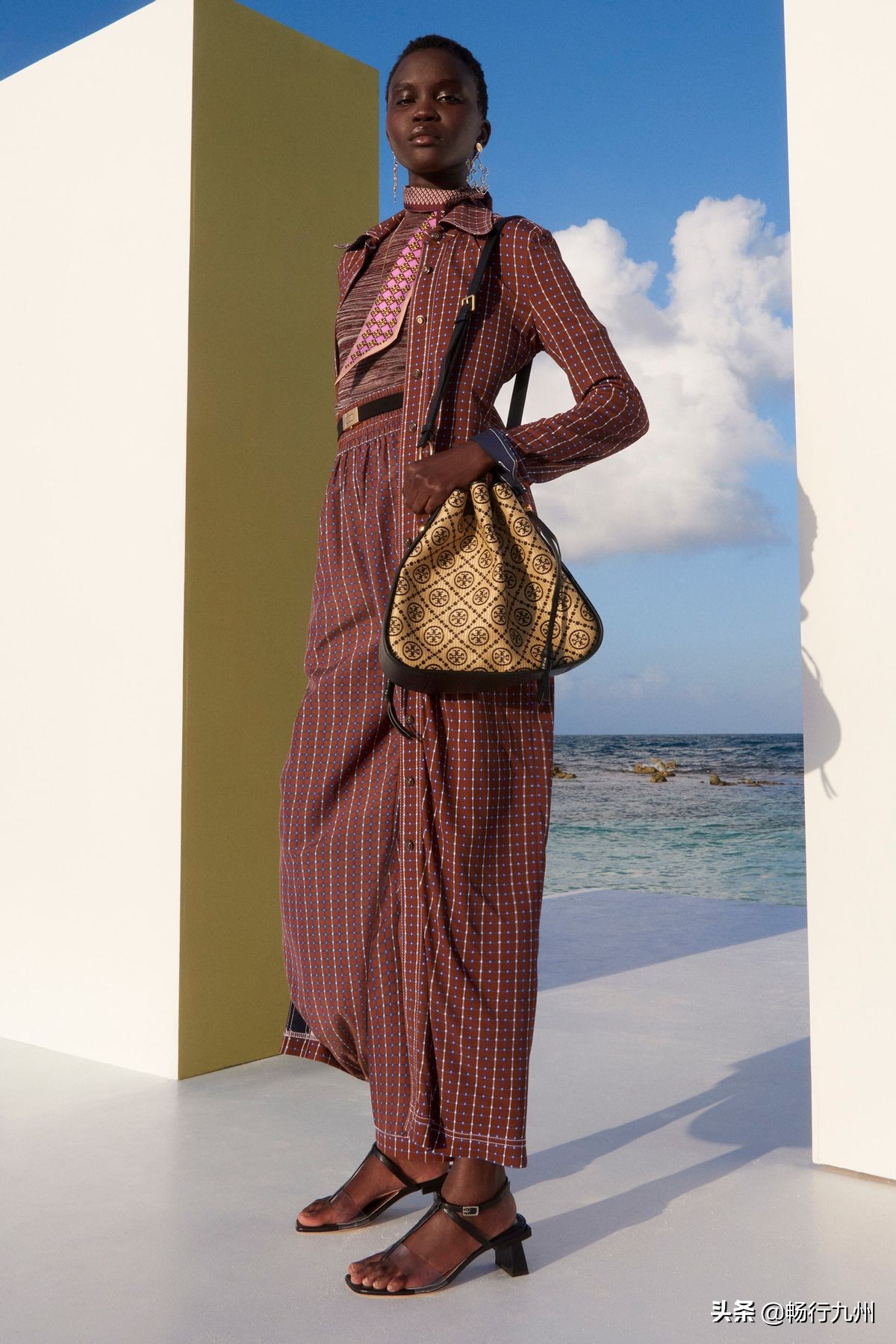 toryburch明星开衫穿搭,toryburch清爽春夏穿搭
