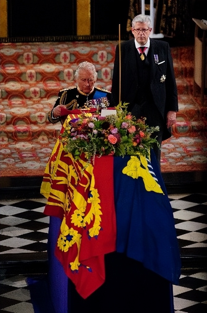 英女王棺椁下葬,英女王葬礼为什么停尸十天