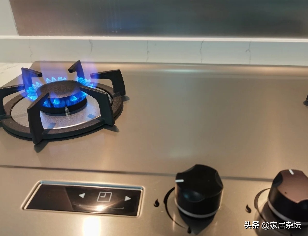 燃气灶为何差价那么大,燃气灶600和3000的有什么区别