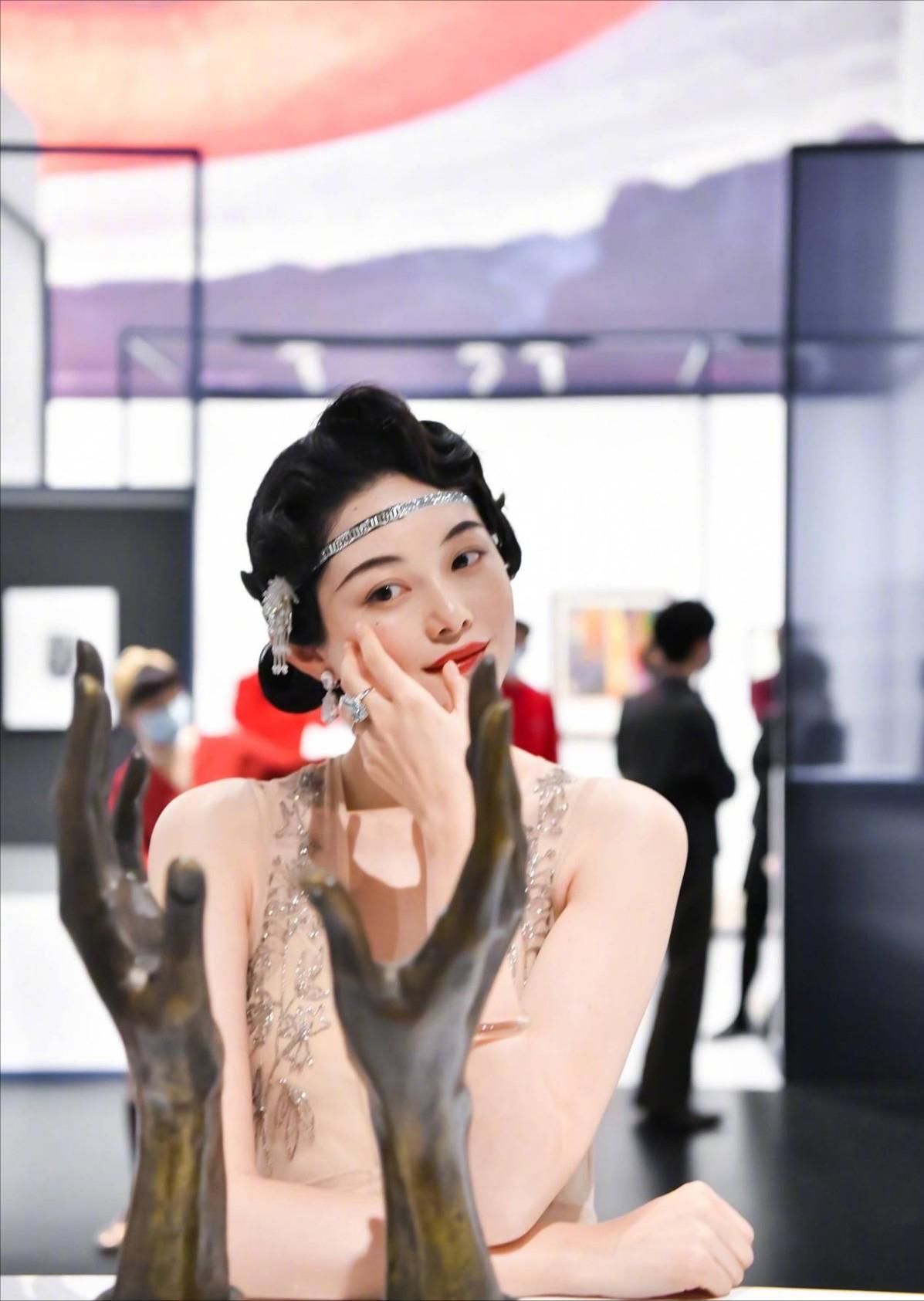 雷宛萤故事,豆瓣女神早期