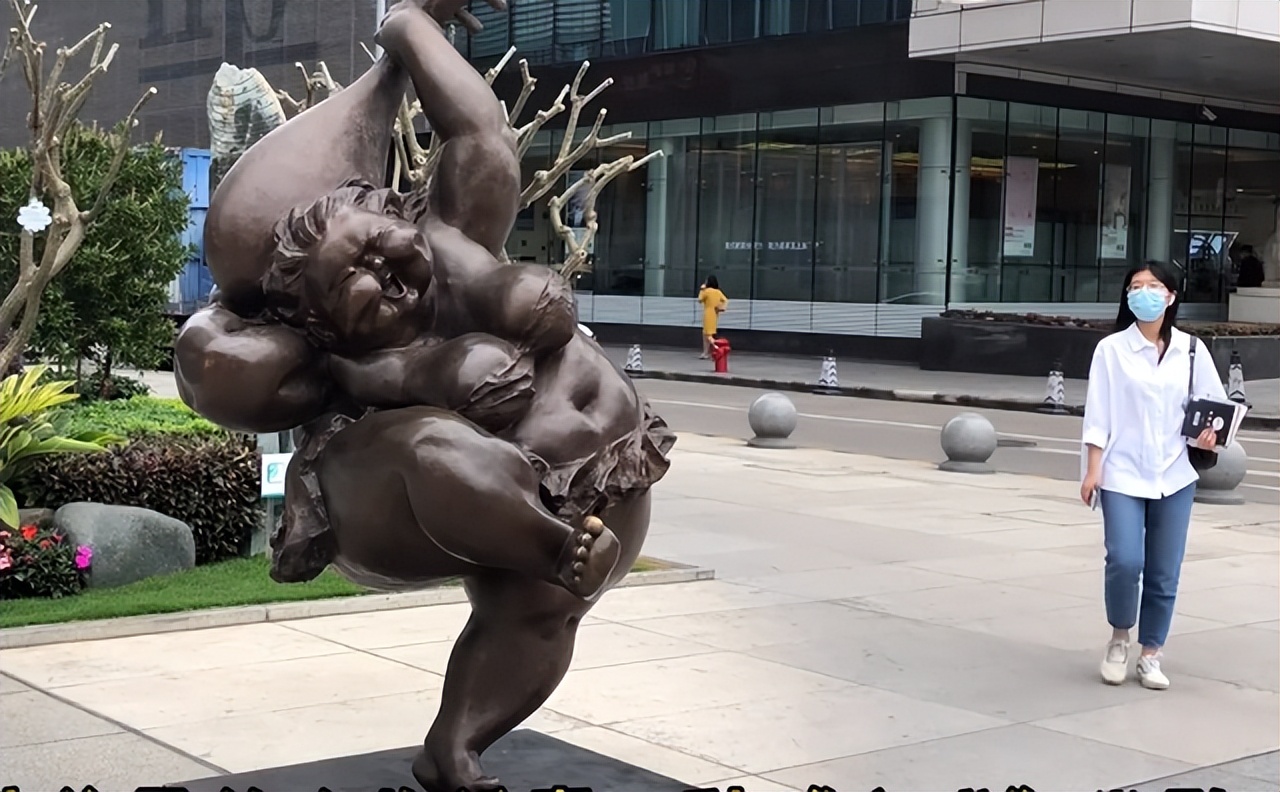 广州闹市这组丰乳肥臀的雕塑多次被投诉，艺术还是糟粕，争议不断