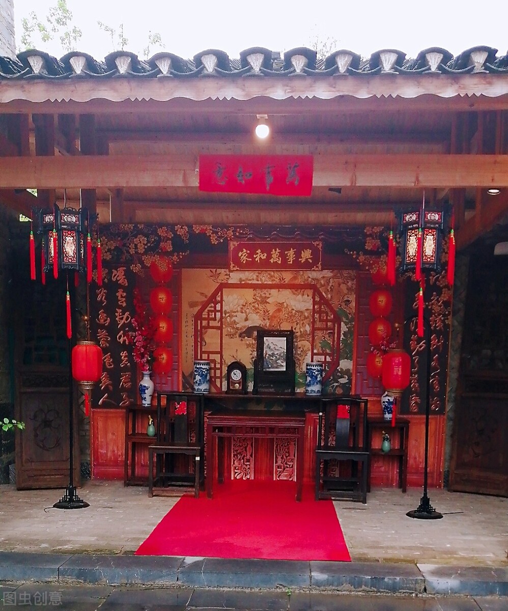 跪新娘，闹洞房，打新郎，打得越狠越欢畅