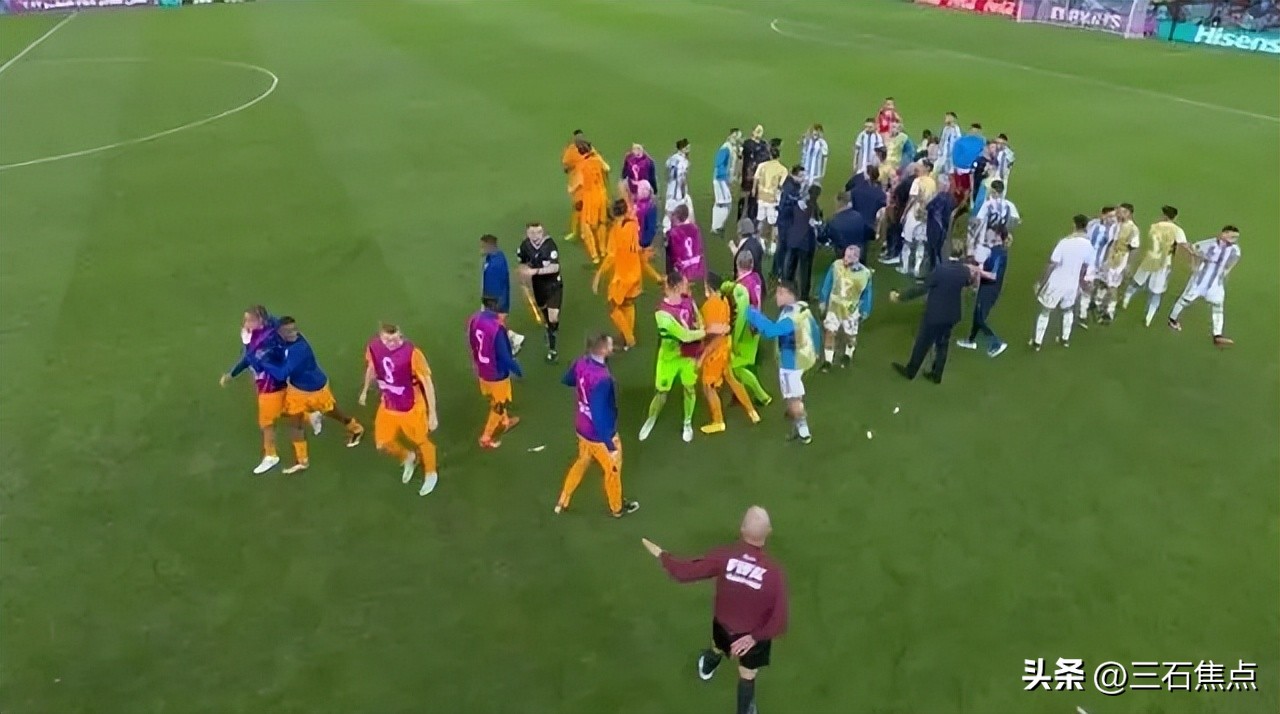 梅西嘲讽范加尔球迷反应,梅西怒骂主裁判