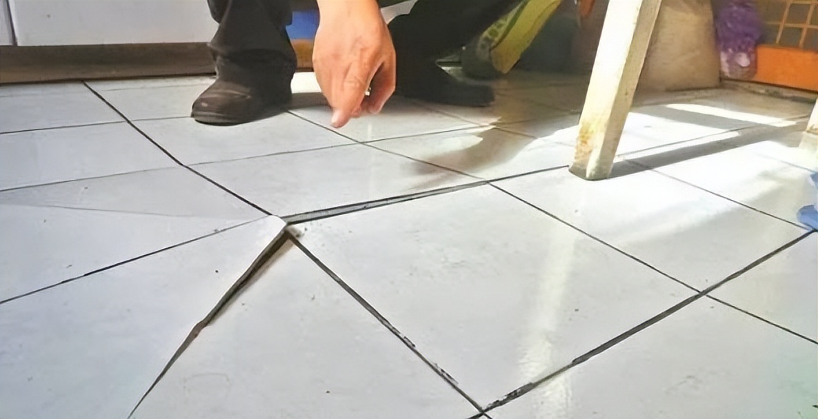 750乘1500瓷砖拱起来了什么原因,墙面瓷砖大面积拱起如何修复