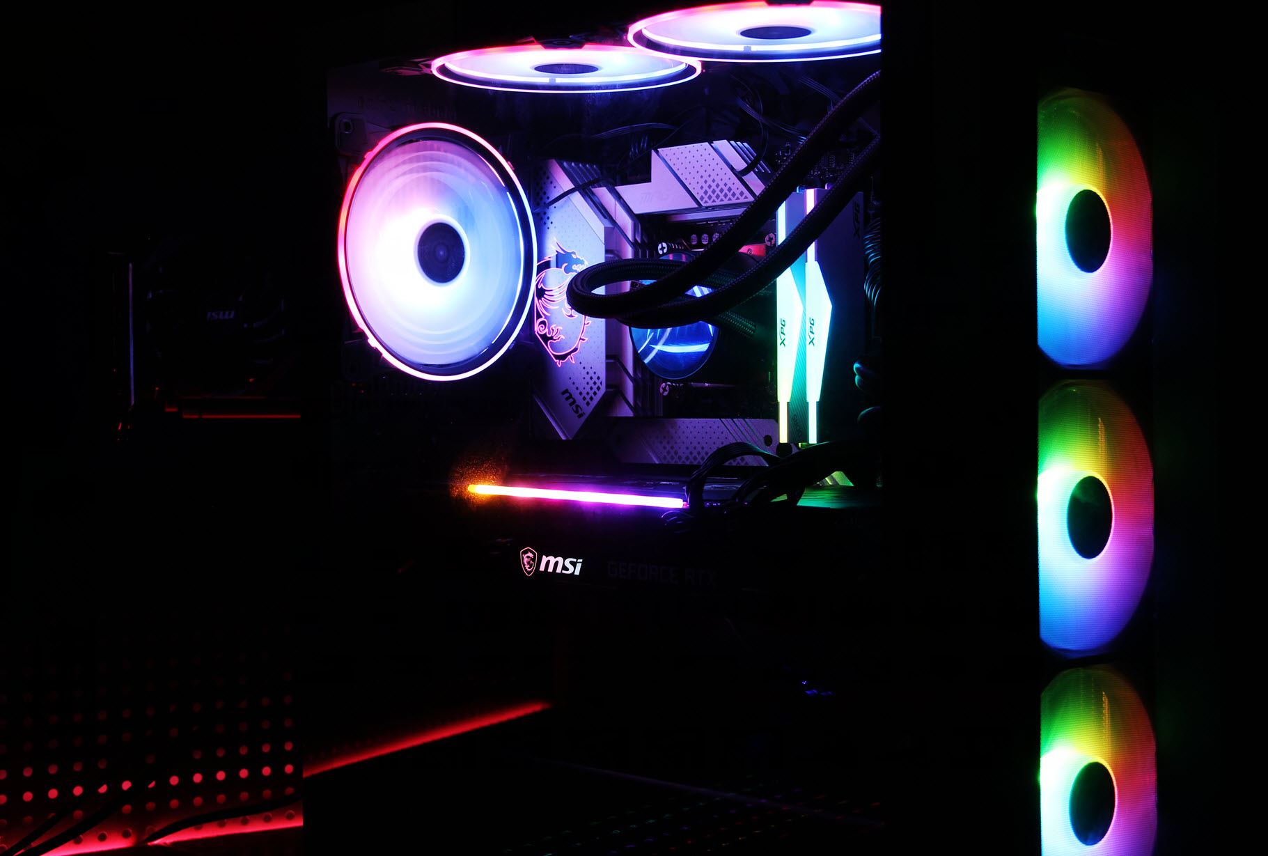 “信仰装机”的真谛，颜值协调性远大于“大杂烩”的高定制电脑