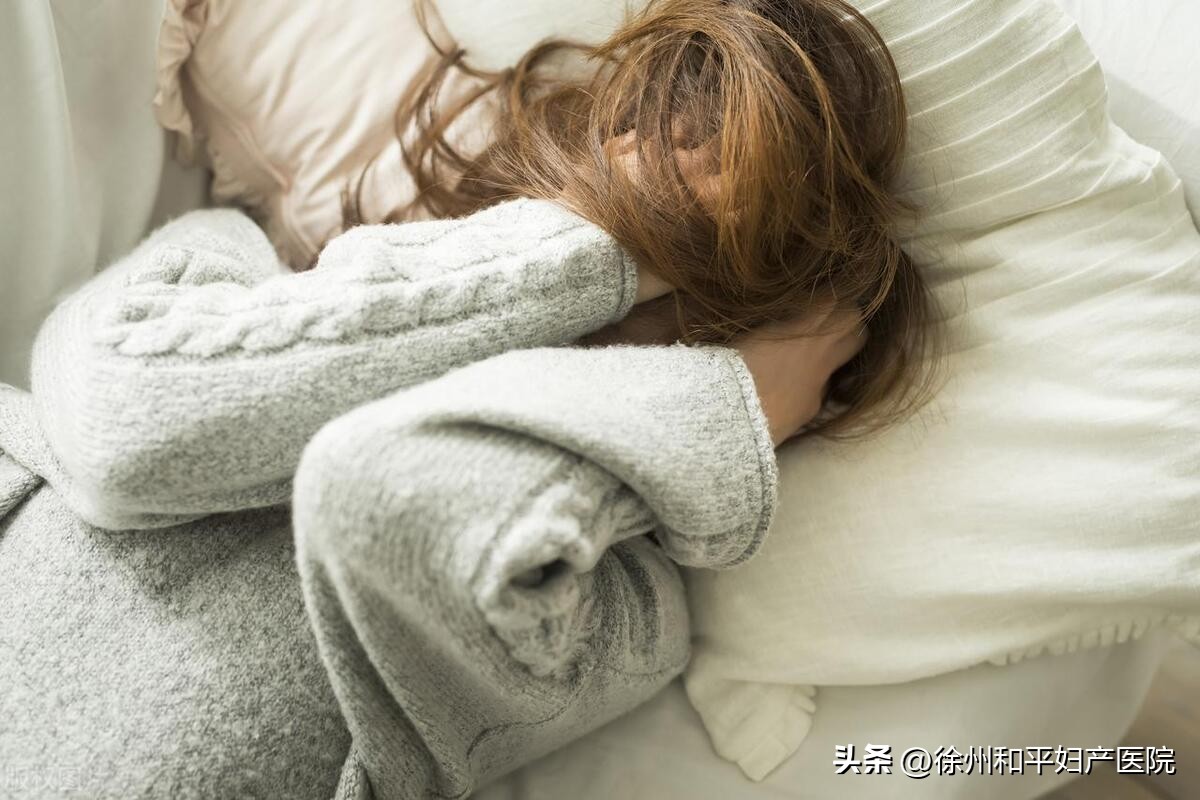 产后喜欢哭,产后第一次下床疼哭了