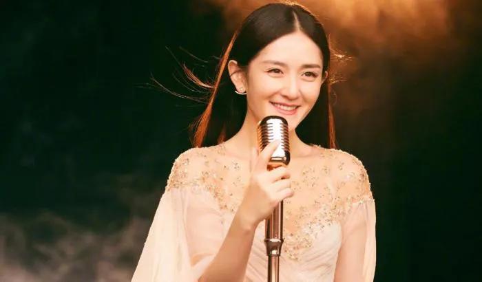 谢娜母女照片对比,谢娜晒两女儿合照