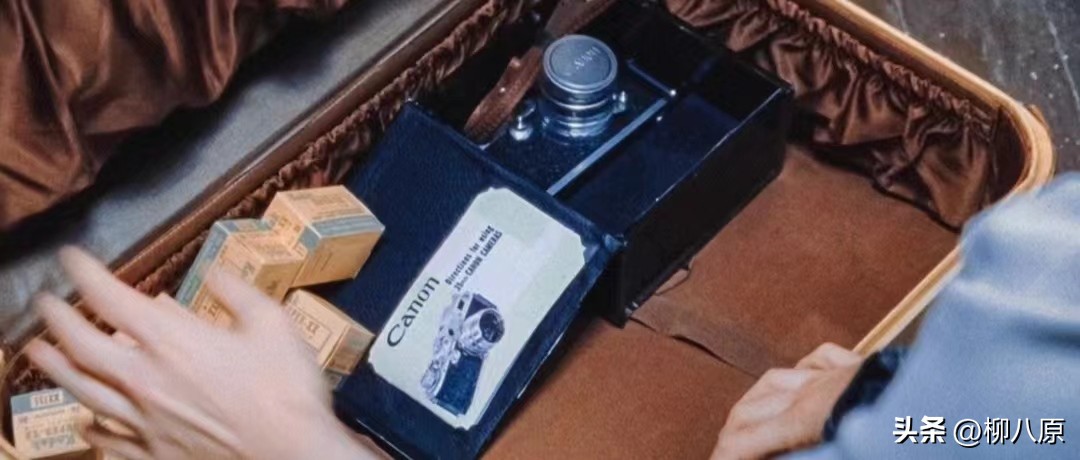 美国影片《卡罗尔》运用了很多的追踪镜头和手持镜头有什么目的？