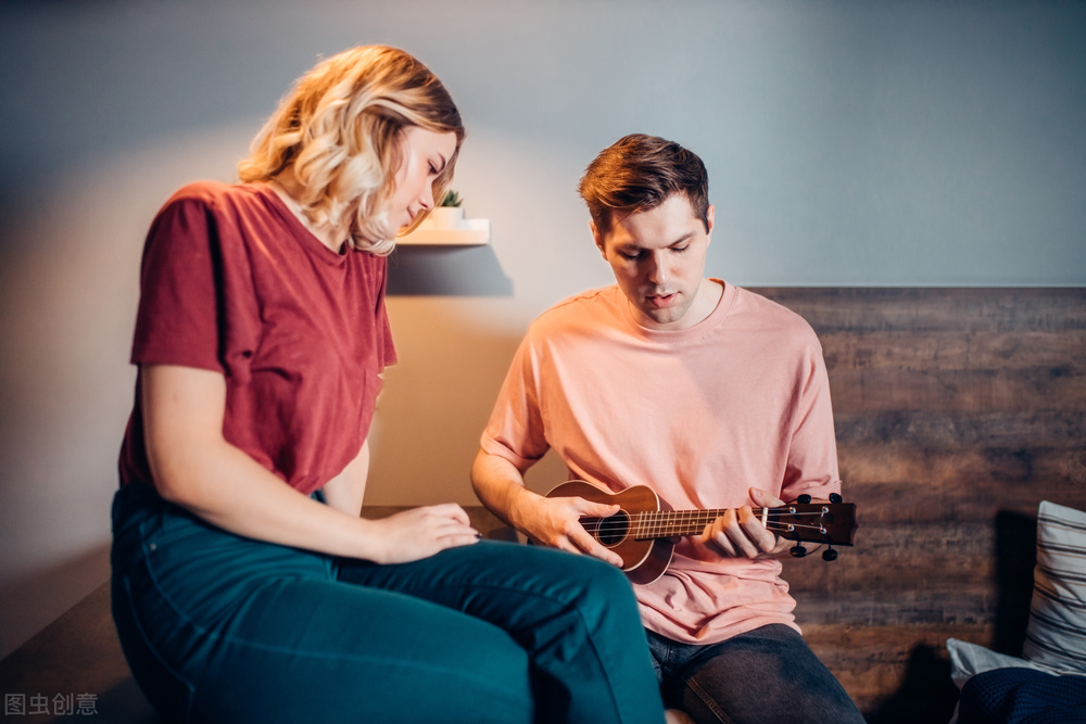 已婚男人暗恋已婚女人有什么表现,自尊心强的男生暗恋一个人的表现