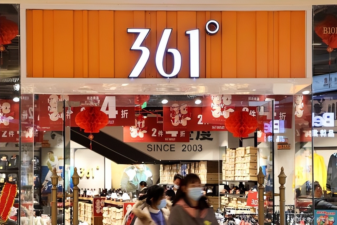 实体店300元以上衣服靠谱吗,实体店一套衣服335贵不贵