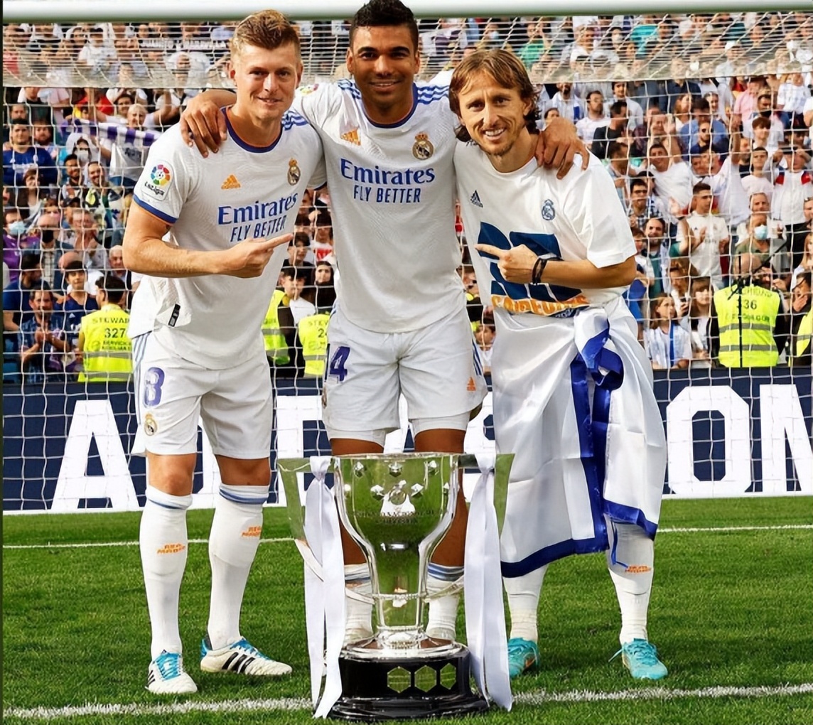 破防了！网友解析胖虎在曼联穿18号：10魔笛+8阿宽以及18个冠军