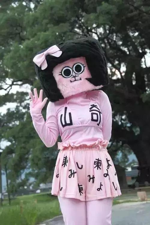 看到这些，我终于懂了日本为啥选吓人的“大肠精”做吉祥物……