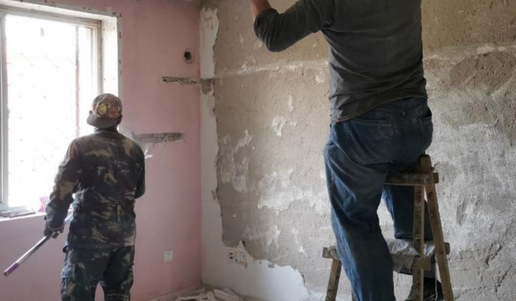 男子酒后侵害过路女子,男子性侵继女被杀案