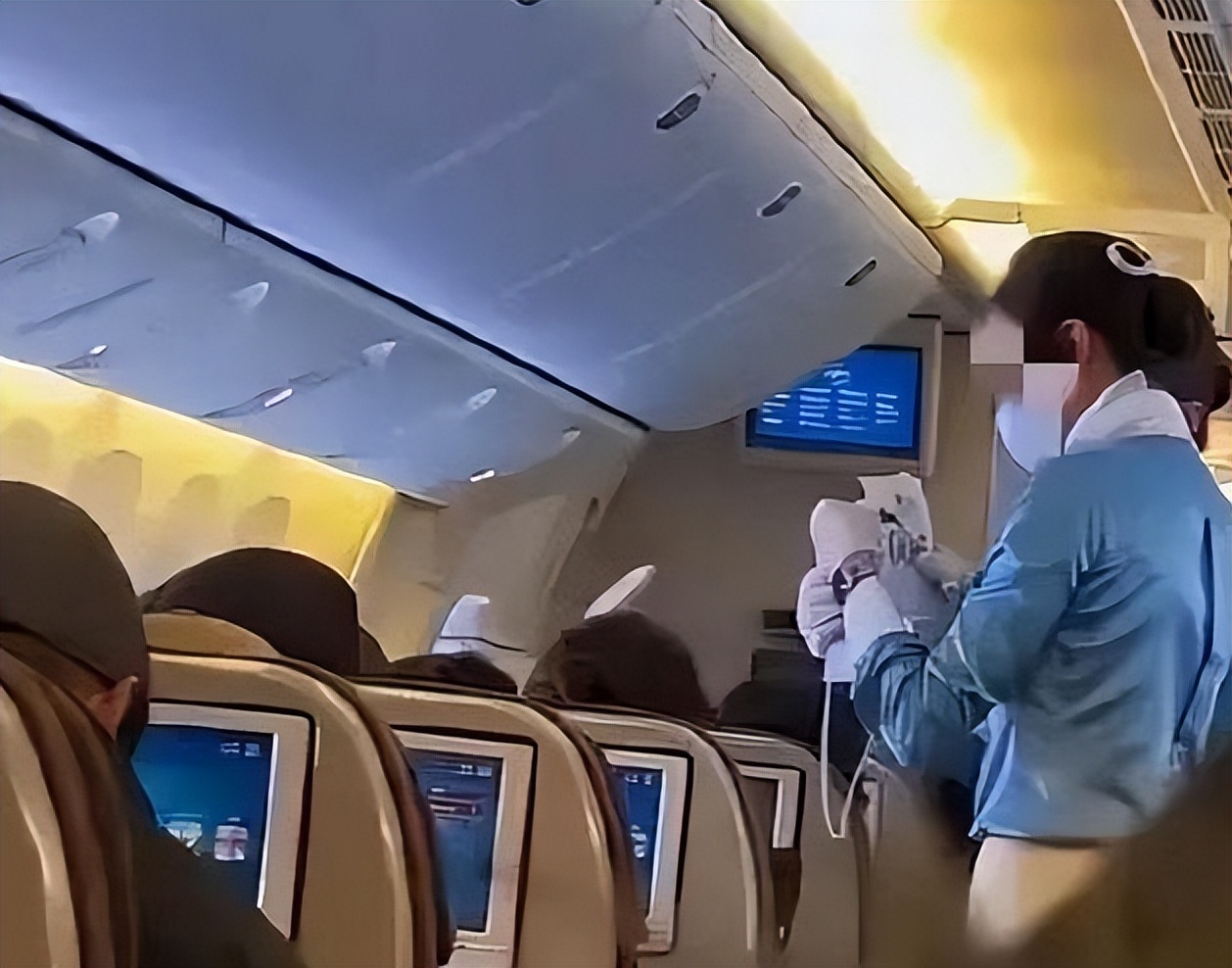 大连机场给韩国人“戴牌”，韩国表示无法接受，主动向我国服软