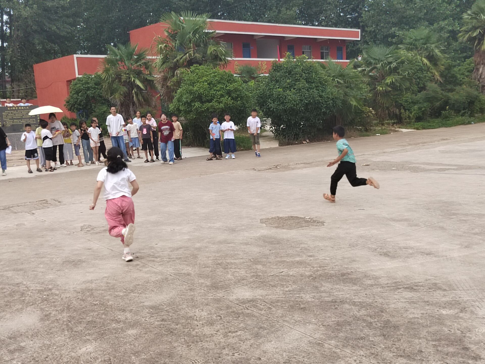 快乐运动，释放天性：苏大学子与乡村儿童共享趣味时光