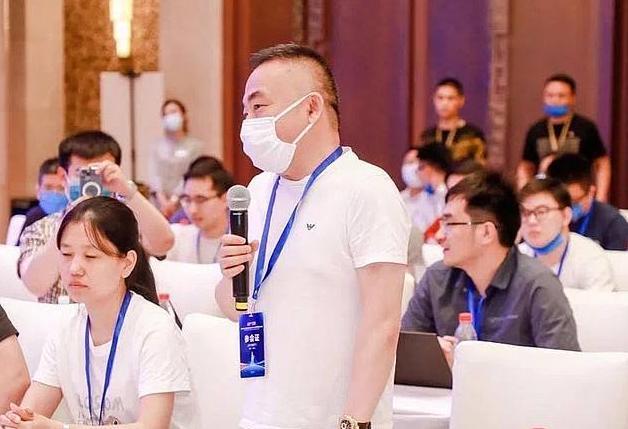 中国最牛“散户股神”，称自己比马云还有钱，家中保姆都身价过亿