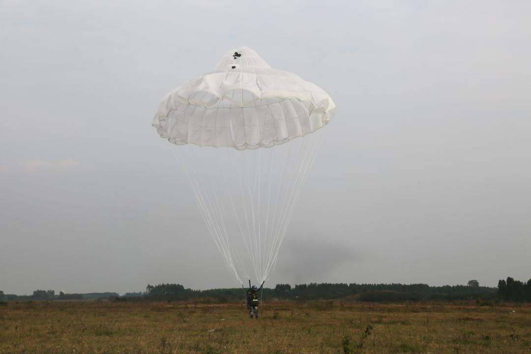 姹跺窛璺充紴15鍕囧＋绁炲叺澶╅檷,绁炲叺澶╅檷璺充紴
