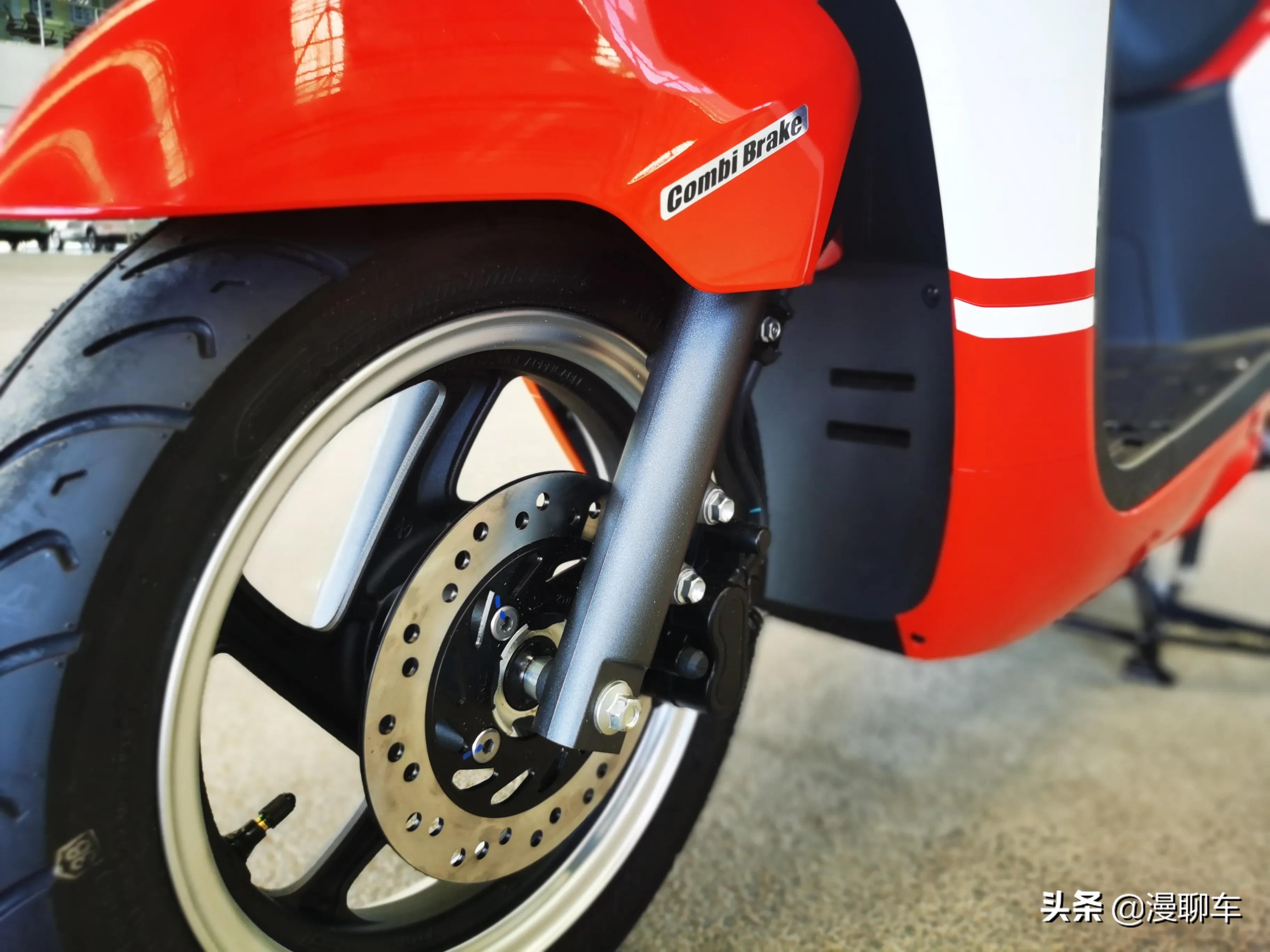 本田复古踏板ns125la介绍,新大洲本田复古踏板ns125落地价