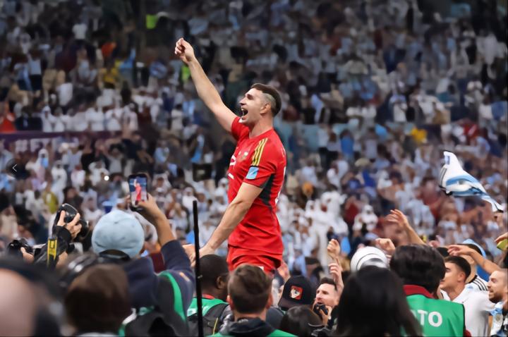 圣马丁送平板,圣马丁阿根廷决赛