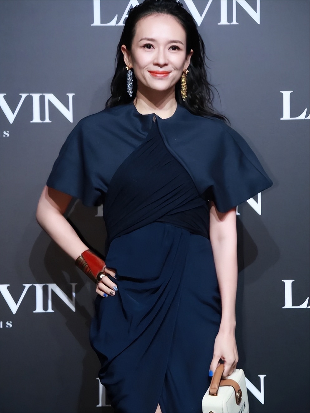 宋轶赵丽颖最新剧照,赵丽颖拍戏毛孔太抢镜