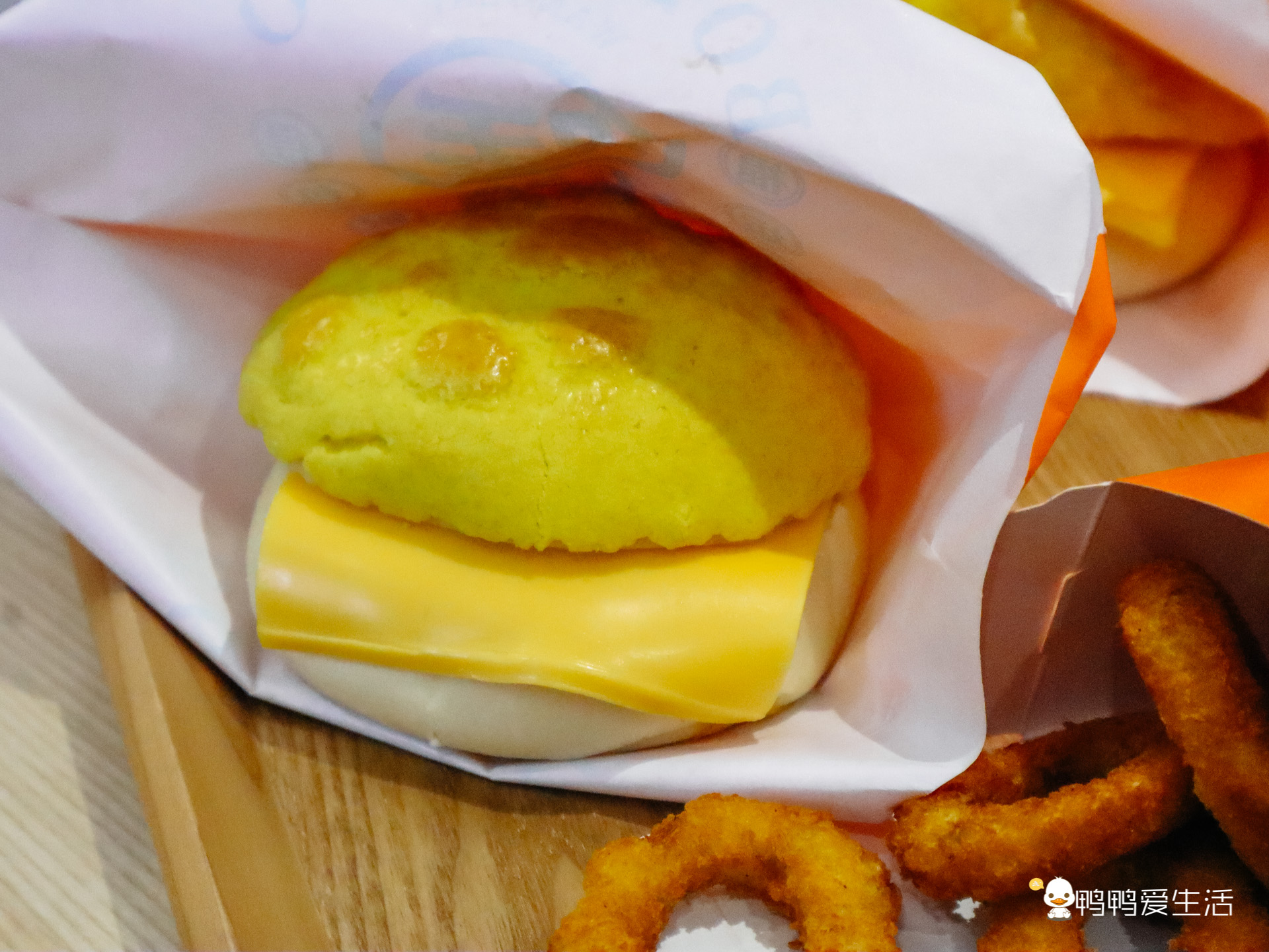 打工人的午餐，不妨来吃个旺来菠萝包，好运来！