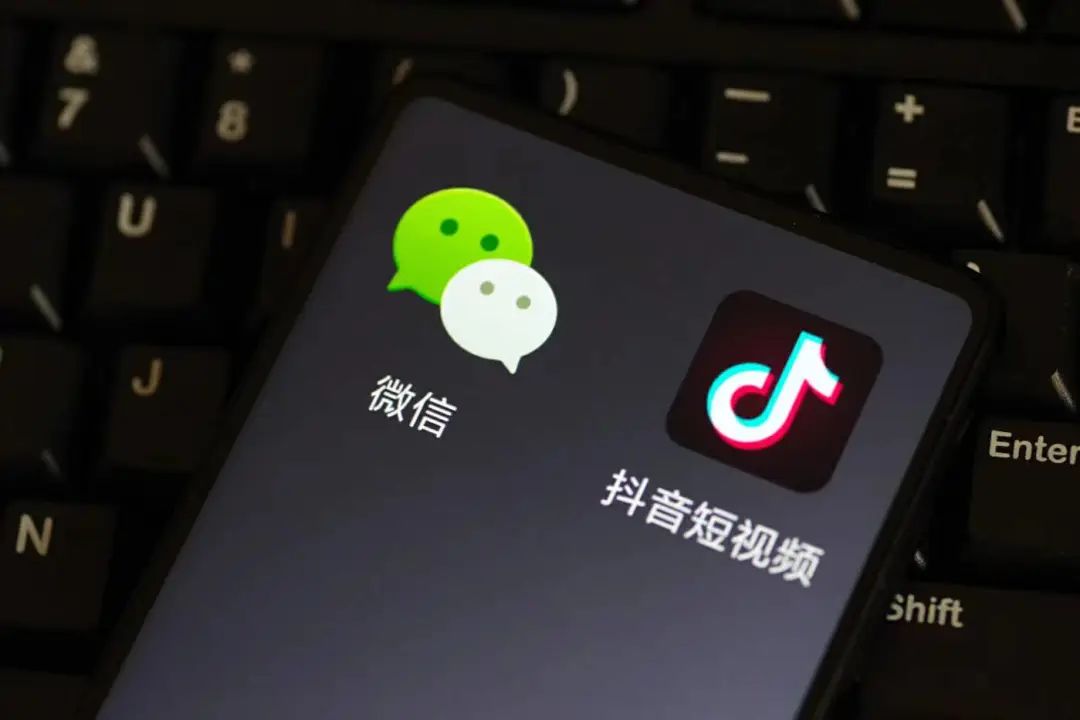 抖音聊天的“全域社交”时*开代**启，微信还能踏实的狂刷短视频吗？