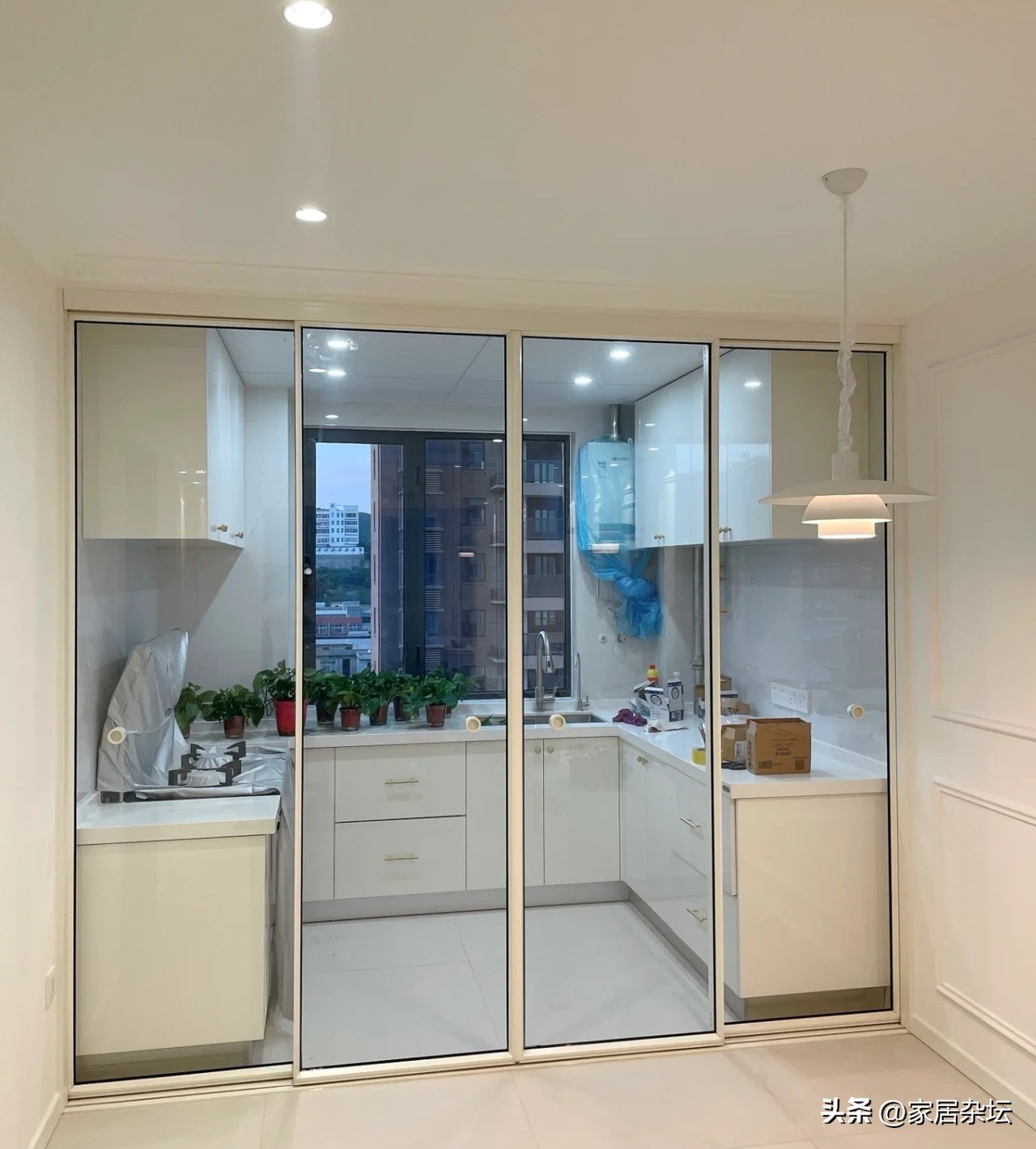 做饭时开油烟机是关窗还是开窗,抽油烟机开的时候需要开窗吗