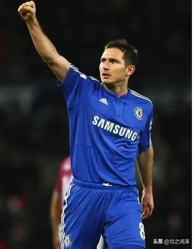 本末倒置!盘点足球场上那些前锋后卫号码乱穿衣