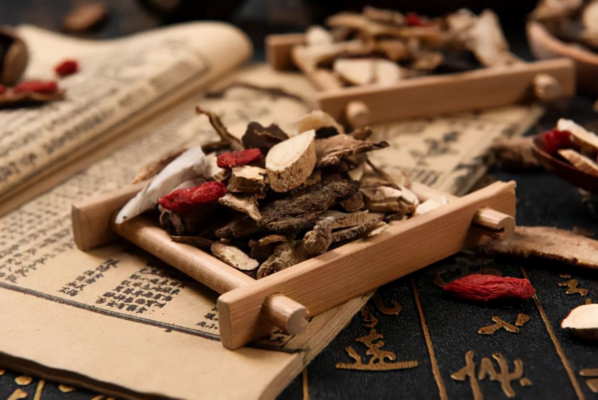 老人意外受伤查出尿蛋白肾病，中西医结合治疗康复，中医辨证疗法