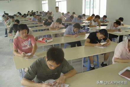 施工员证费用多少钱,施工员报名费标准