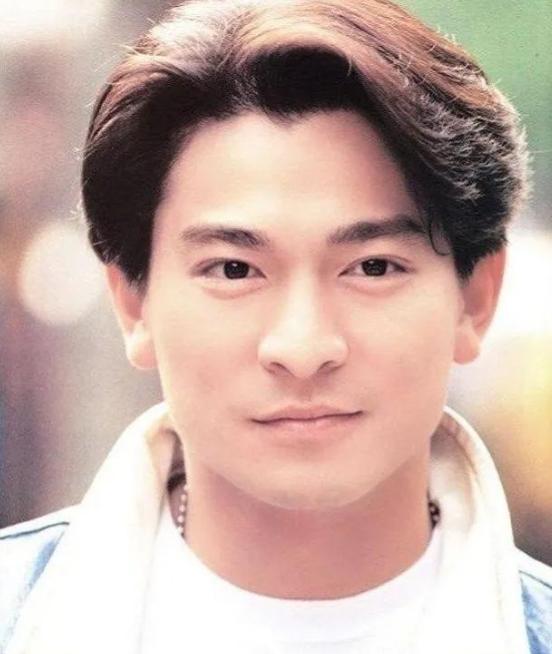 10岁全裸出镜，20岁声称自己仍是处女，“美国舒淇”的裸照风波