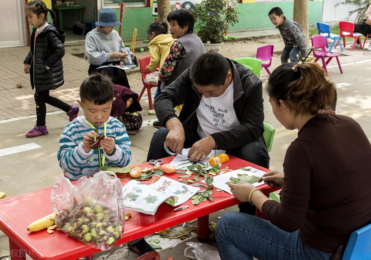 男孩摆摊1小时赚584元算什么,小学摆摊赚钱的小妙招