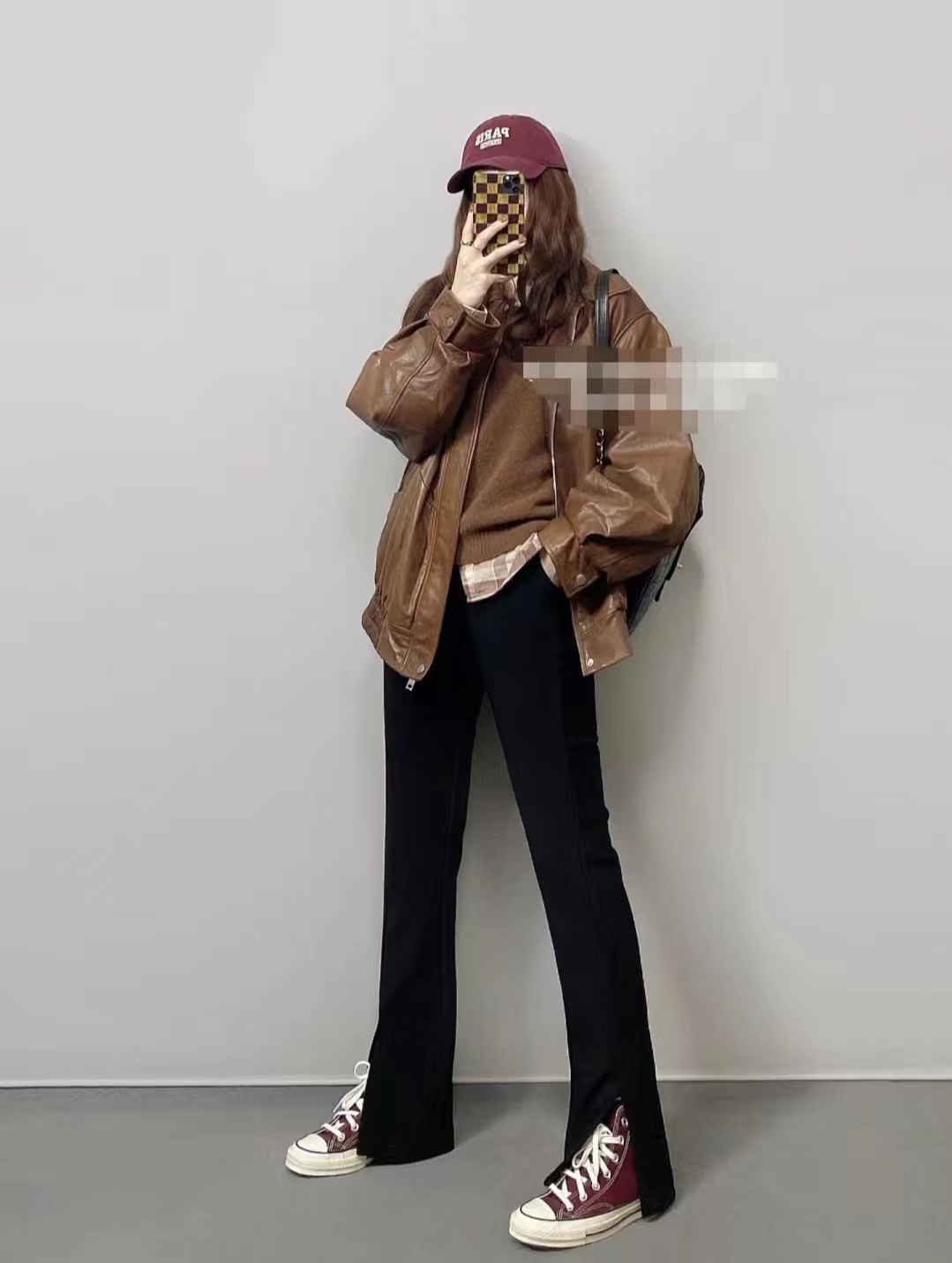 穿黑色裤子配什么色上衣,黑色宽腿裤子配什么上衣