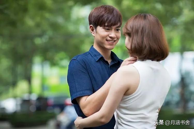 上海女孩结婚，生母直接送房，养母来参加婚礼，男友却说：她不配