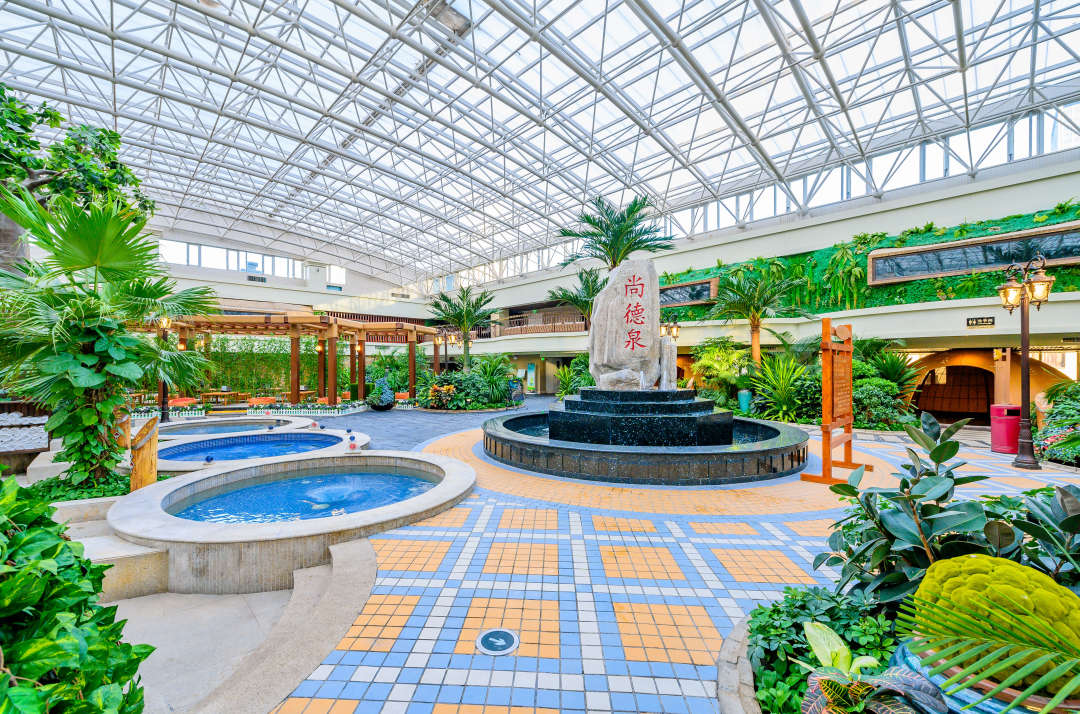 银河温泉双人水果温泉,泡汤泉免费吃水果