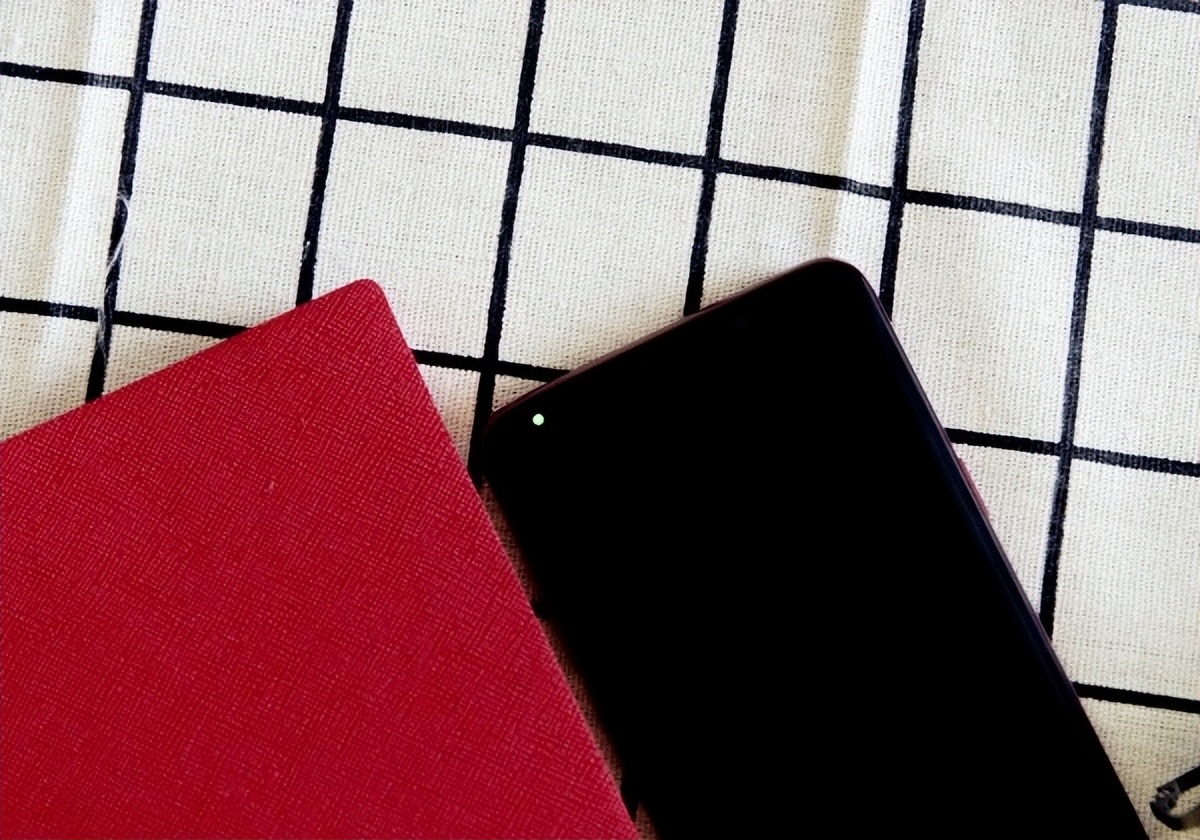 一年前的三星值得买吗,三星以前的老手机值钱吗