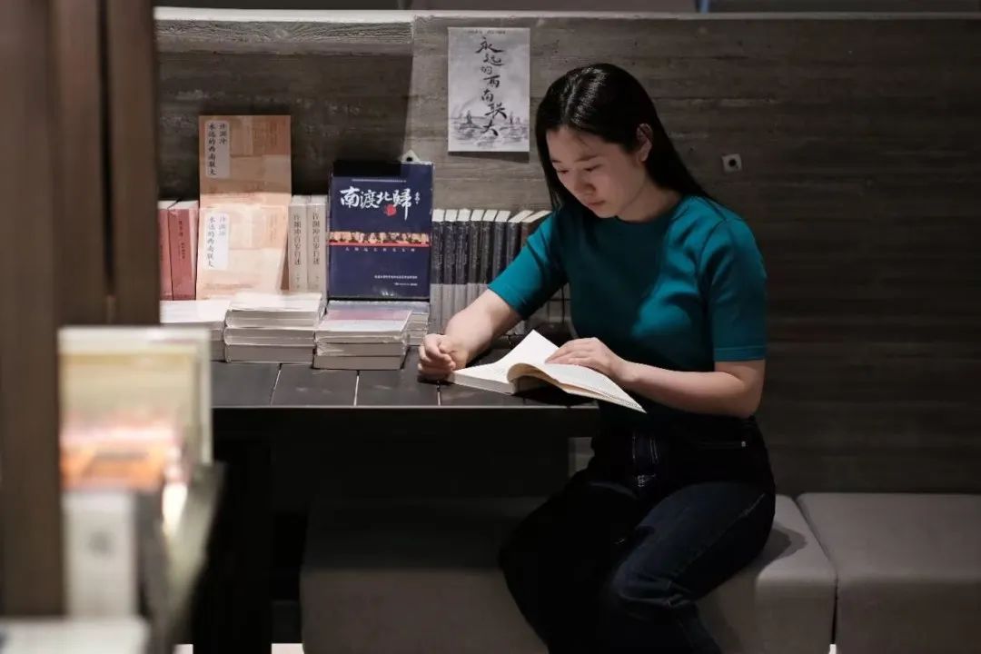 四川天府实验小学,三尺讲台绽芳华共成长