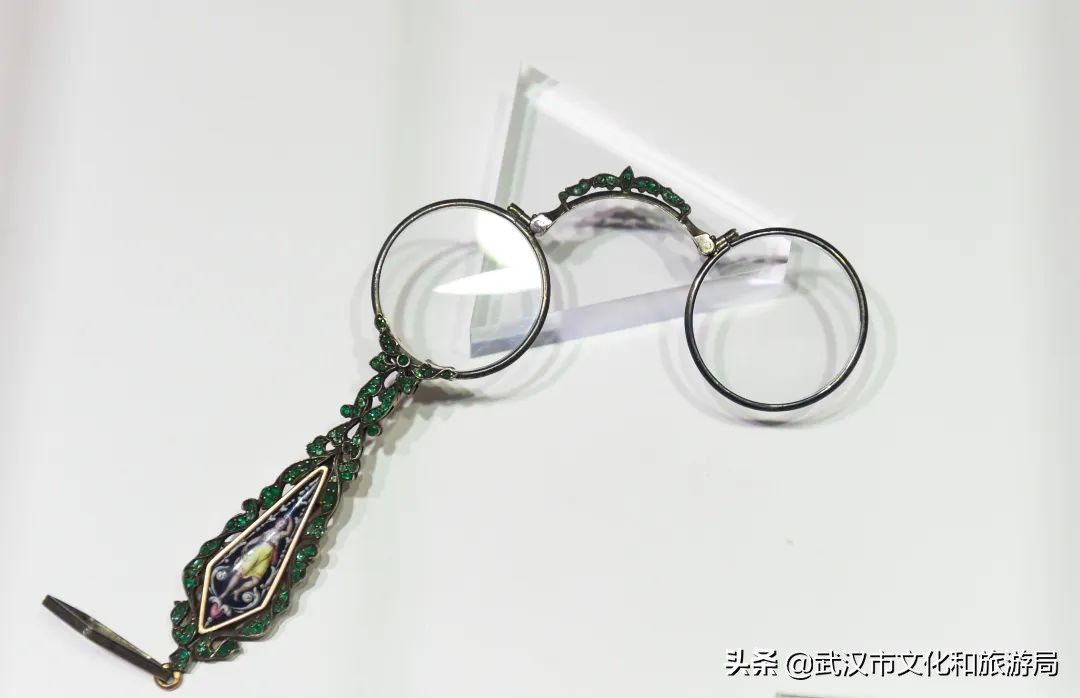 眼镜也能当吊坠,在这家博物馆里我涨知识了