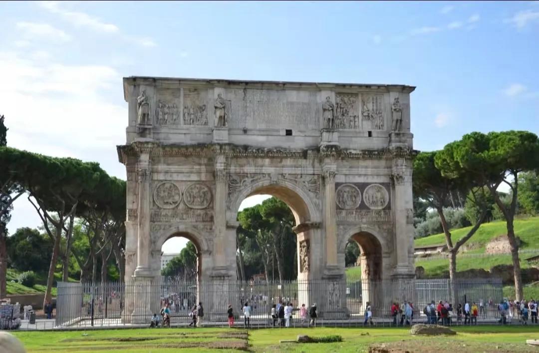 国外服装设计就业前景与待遇,在意大利学服装设计有前途吗