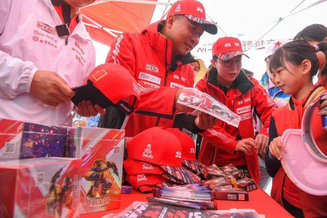 “环塔故事会”公益活动，和田孩子提前过“六·一”