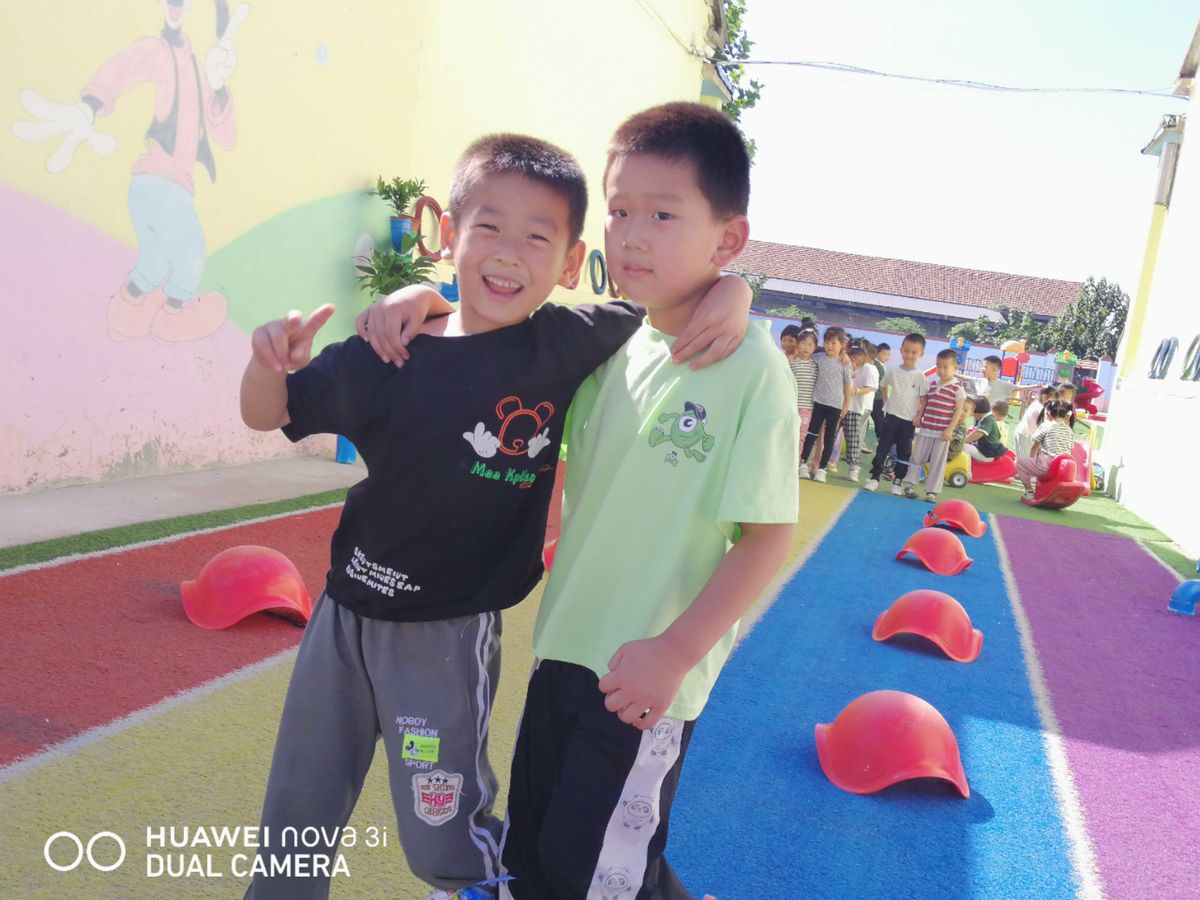 幼儿园大班两人三足游戏创新玩法,两人三足游戏规则幼儿园教案