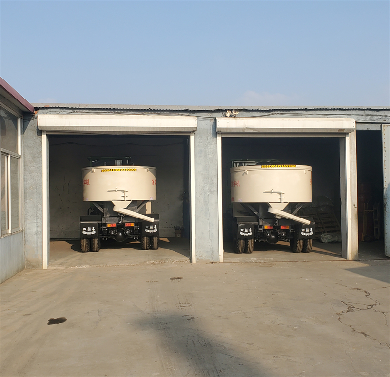 履带大型平口自动上料搅拌机,小型混凝土搅拌机平口自动上料