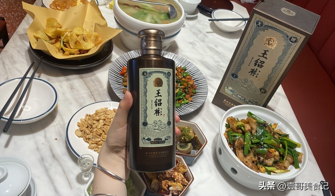 街边烟酒店没顾客为何越开越多,大街上的烟酒店生意是靠什么来