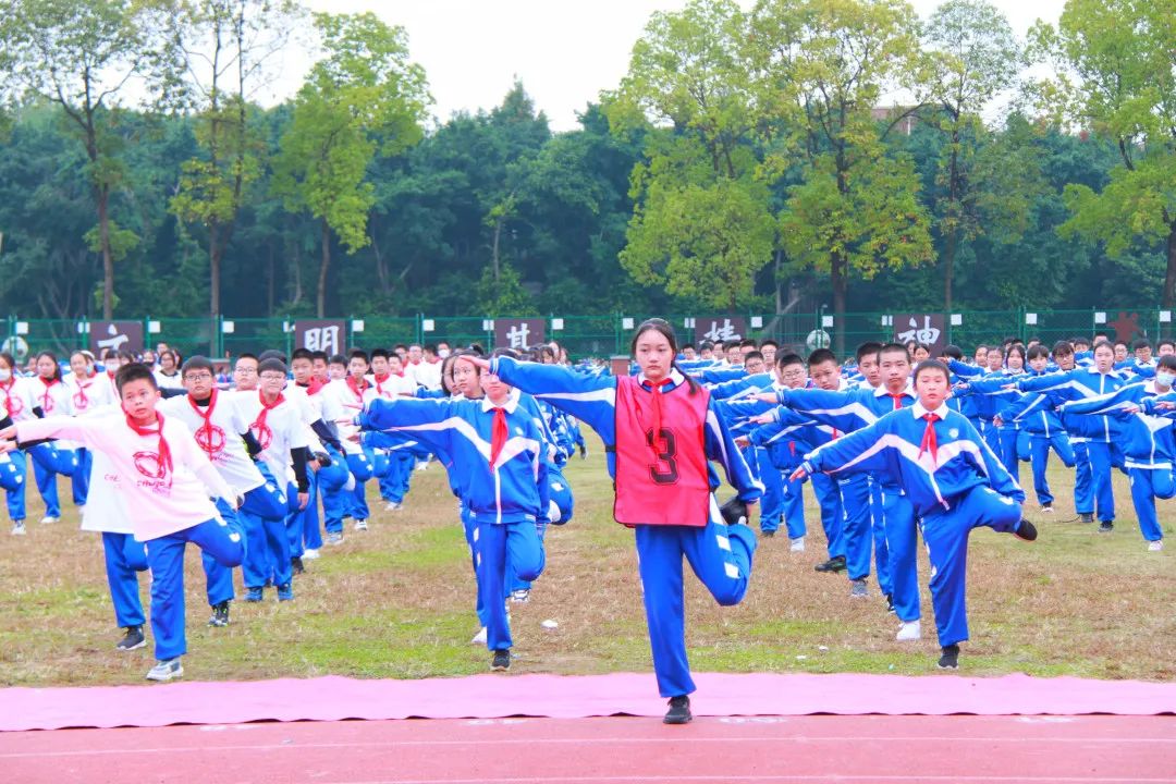 师徒结对薪火传，魔棒点火显智慧！华西中*运学**动会开幕式，燃了