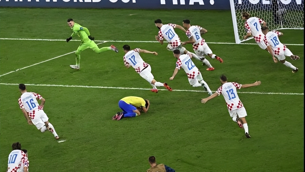 巴西队大罗小罗时代经典比赛,大罗小罗看台拥抱