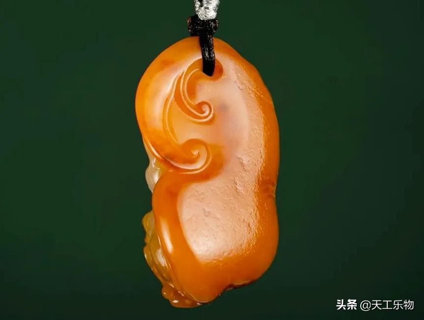 什么样的红皮白肉籽料只卖1000块,红皮籽料和黄沁皮籽料的区别