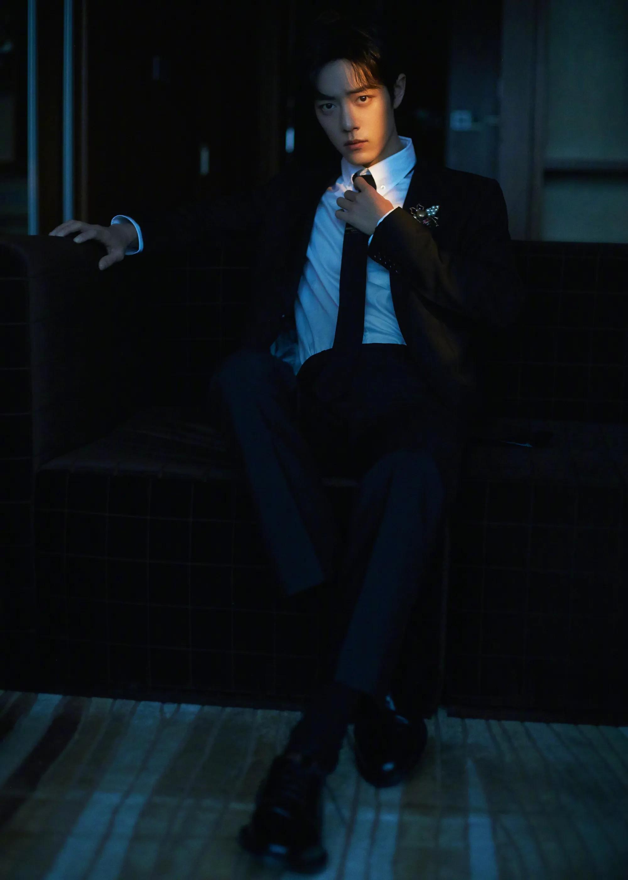 肖战近期活动造型,肖战微博之夜两套造型