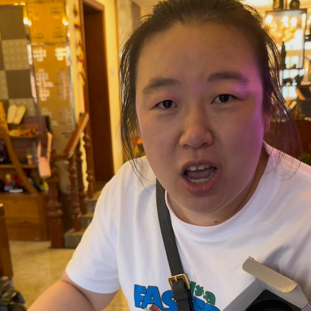 二姨好多年没来，这次回来我们就带她各种吃吃吃……但晚饭...