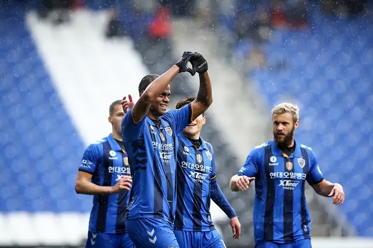 韩足总杯淘汰赛主客场,浦项铁人对全北现代比分预测