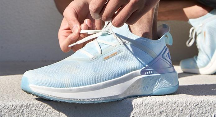 纯黑色跑鞋推荐前十名,入门级纯黑跑鞋推荐